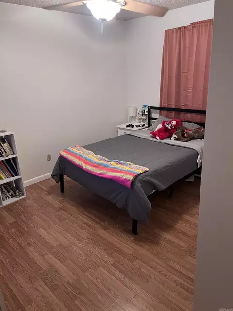 Bedroom - 2215 Gwin Ln, Benton, AR 72019 photo 4 of 7