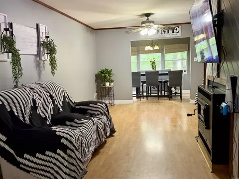 Living - 2215 Gwin Ln, Benton, AR 72019 photo 5 of 7