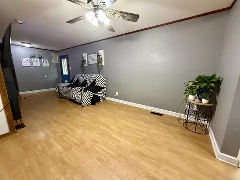 Living - 2215 Gwin Ln, Benton, AR 72019 photo 3 of 7