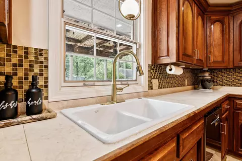 Kitchen - 39 Bradley St, Bryant, AR 72022 photo 3 of 7