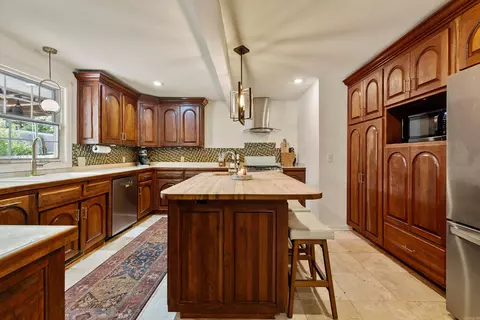 Kitchen - 39 Bradley St, Bryant, AR 72022 photo 2 of 7