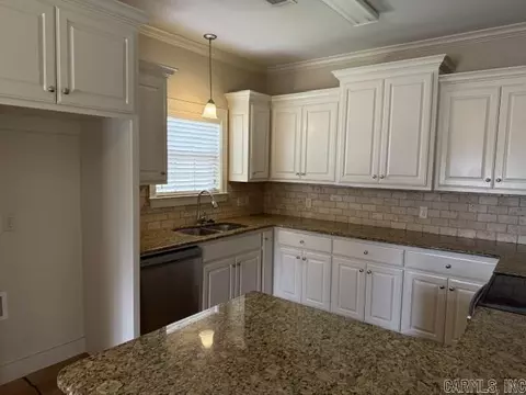Kitchen - 2405 Eighteen Loop, Conway, AR 72034 photo 4 of 4