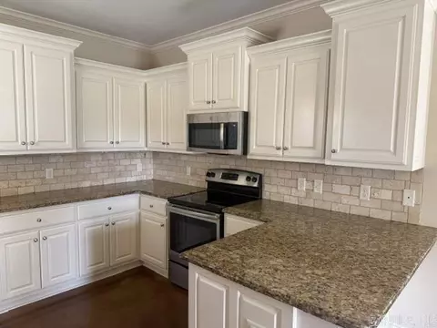 Kitchen - 2405 Eighteen Loop, Conway, AR 72034 photo 2 of 4