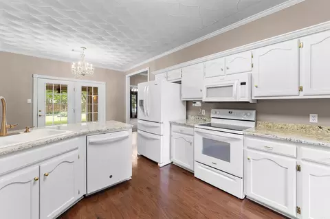 Kitchen - 2435 Grummer Ln, Conway, AR 72034 photo 2 of 3