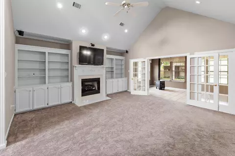 Living - 2435 Grummer Ln, Conway, AR 72034 photo 2 of 6