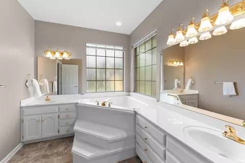 Bath - 2435 Grummer Ln, Conway, AR 72034 photo 2 of 8