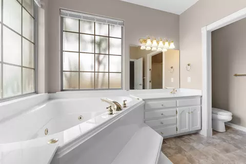 Bath - 2435 Grummer Ln, Conway, AR 72034 photo 3 of 8