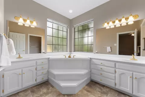Bath - 2435 Grummer Ln, Conway, AR 72034 photo 1 of 8