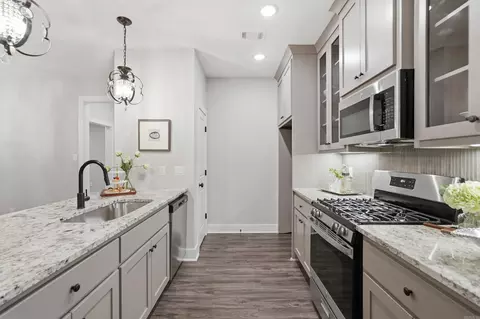 Kitchen - 2444 Pleasant Willow Dr, Benton, AR 72015 photo 3 of 6