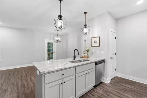 Kitchen - 2444 Pleasant Willow Dr, Benton, AR 72015 photo 2 of 6