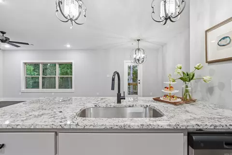 Kitchen - 2444 Pleasant Willow Dr, Benton, AR 72015 photo 6 of 6