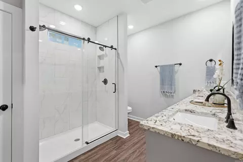 Bath - 2444 Pleasant Willow Dr, Benton, AR 72015 photo 1 of 4