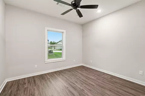Bedroom - 2444 Pleasant Willow Dr, Benton, AR 72015 photo 3 of 4