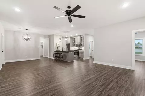 Living - 2444 Pleasant Willow Dr, Benton, AR 72015 photo 4 of 5