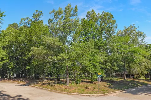 402 Forest Lk, Texarkana, TX 75503