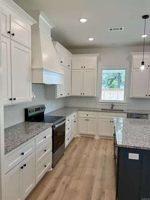 Kitchen - 1 Dragonfly Cv, Greenbrier, AR 72058 photo 3 of 3