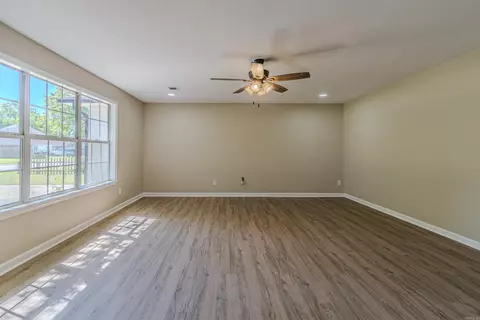 Living - 120 Cypress Dr, Trumann, AR 72472 photo 4 of 5