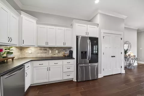 Kitchen - 1565 Marquee Cir, Cabot, AR 72023 photo 4 of 6