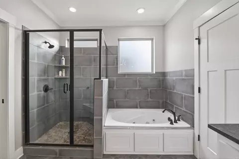 Bath - 1565 Marquee Cir, Cabot, AR 72023 photo 3 of 6