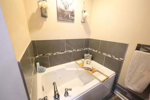 Bath - 15 Daytona Dr, Cabot, AR 72023 photo 3 of 5