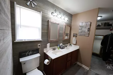 Bath - 15 Daytona Dr, Cabot, AR 72023 photo 1 of 5