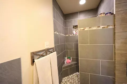 Bath - 15 Daytona Dr, Cabot, AR 72023 photo 4 of 5
