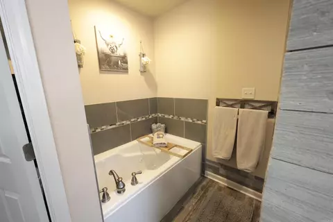 Bath - 15 Daytona Dr, Cabot, AR 72023 photo 2 of 5
