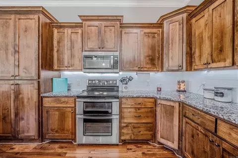 Kitchen - 8 Winterberry Dr, Greenbrier, AR 72058 photo 3 of 7