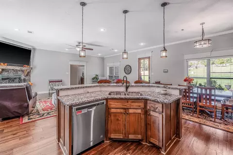 Kitchen - 8 Winterberry Dr, Greenbrier, AR 72058 photo 5 of 7