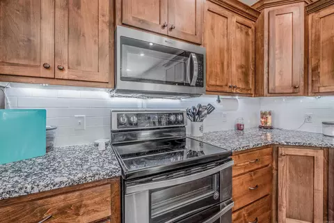 Kitchen - 8 Winterberry Dr, Greenbrier, AR 72058 photo 2 of 7
