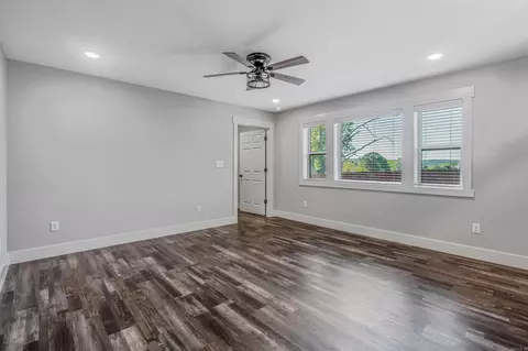 Living - 8 Winterberry Dr, Greenbrier, AR 72058 photo 2 of 2