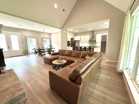 Living - 44 Skinner Rd, Austin, AR 72007 photo 2 of 2