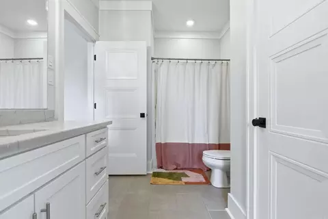 Bath - 813 Belle Grove Loop, Benton, AR 72019 photo 7 of 10