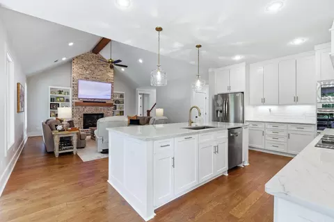 Kitchen - 813 Belle Grove Loop, Benton, AR 72019 photo 1 of 6