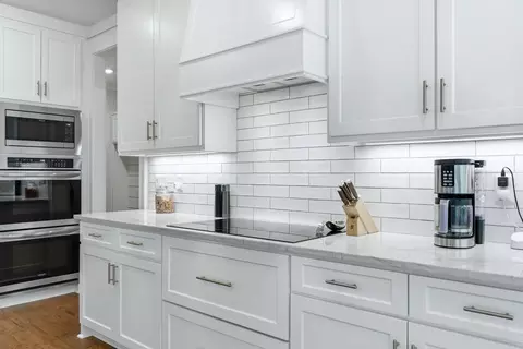 Kitchen - 813 Belle Grove Loop, Benton, AR 72019 photo 3 of 6