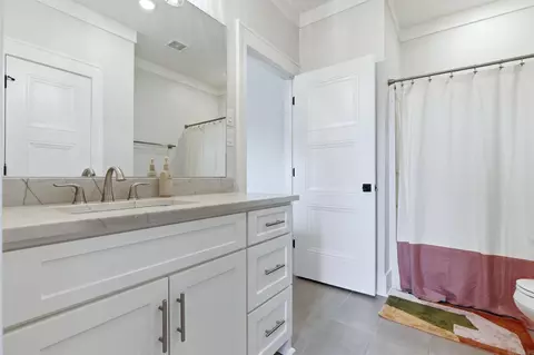 Bath - 813 Belle Grove Loop, Benton, AR 72019 photo 6 of 10