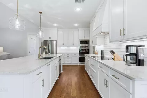 Kitchen - 813 Belle Grove Loop, Benton, AR 72019 photo 5 of 6