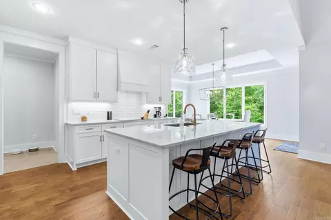 Kitchen - 813 Belle Grove Loop, Benton, AR 72019 photo 4 of 6