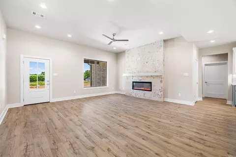 Living - 742 Grand Valley Loop, Austin, AR 72007 photo 3 of 3