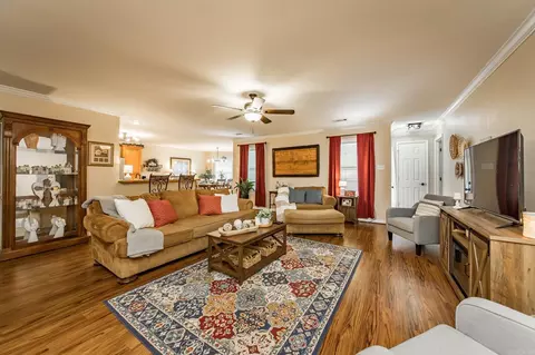 Living - 604 Shanie Dr, Beebe, AR 72012 photo 2 of 2