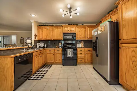Kitchen - 604 Shanie Dr, Beebe, AR 72012 photo 2 of 3