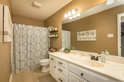 Bath - 604 Shanie Dr, Beebe, AR 72012 photo 4 of 4