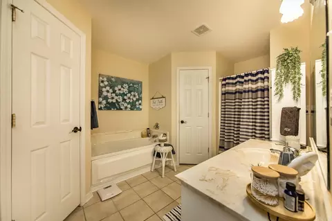 Bath - 604 Shanie Dr, Beebe, AR 72012 photo 1 of 4