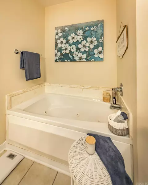 Bath - 604 Shanie Dr, Beebe, AR 72012 photo 2 of 4