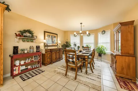 Dining - 604 Shanie Dr, Beebe, AR 72012 photo 2 of 3