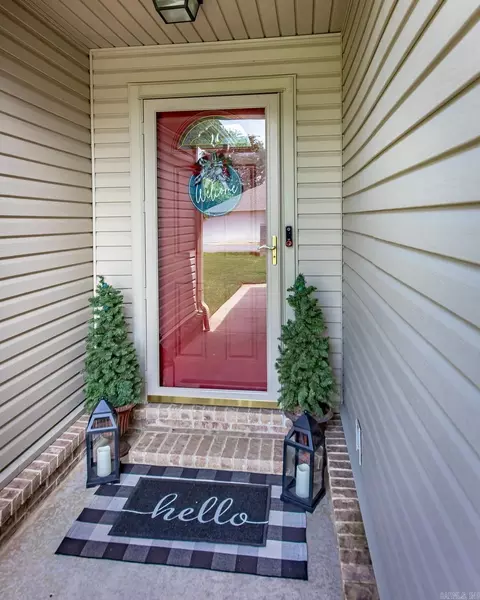 Entry Way - 604 Shanie Dr, Beebe, AR 72012 photo 1 of 2