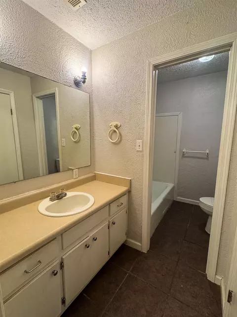Bath - 20 Diane Ave, Ash Flat, AR 72513 photo 1 of 2