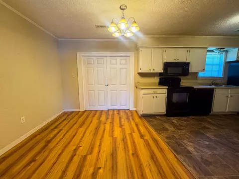 Dining - 20 Diane Ave, Ash Flat, AR 72513 photo 1 of 2