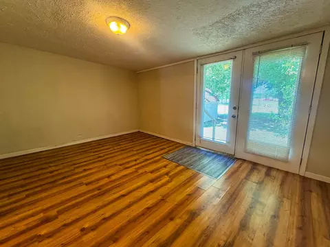 Living - 20 Diane Ave, Ash Flat, AR 72513 photo 4 of 4