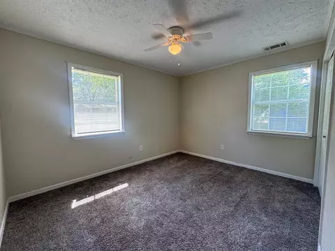 Bedroom - 20 Diane Ave, Ash Flat, AR 72513 photo 2 of 3